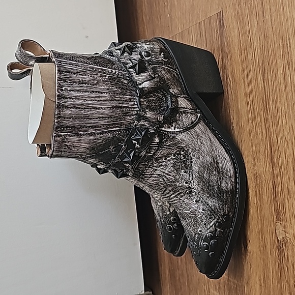 Corral Boot Co. Ankle cowgirl boot - Picture 1 of 4